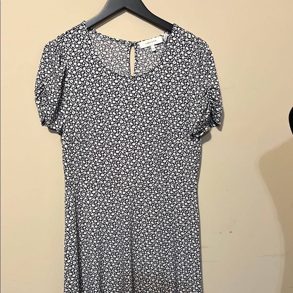 EUC Lark & Ro Navy and White Floral Dress Women’s Size 12